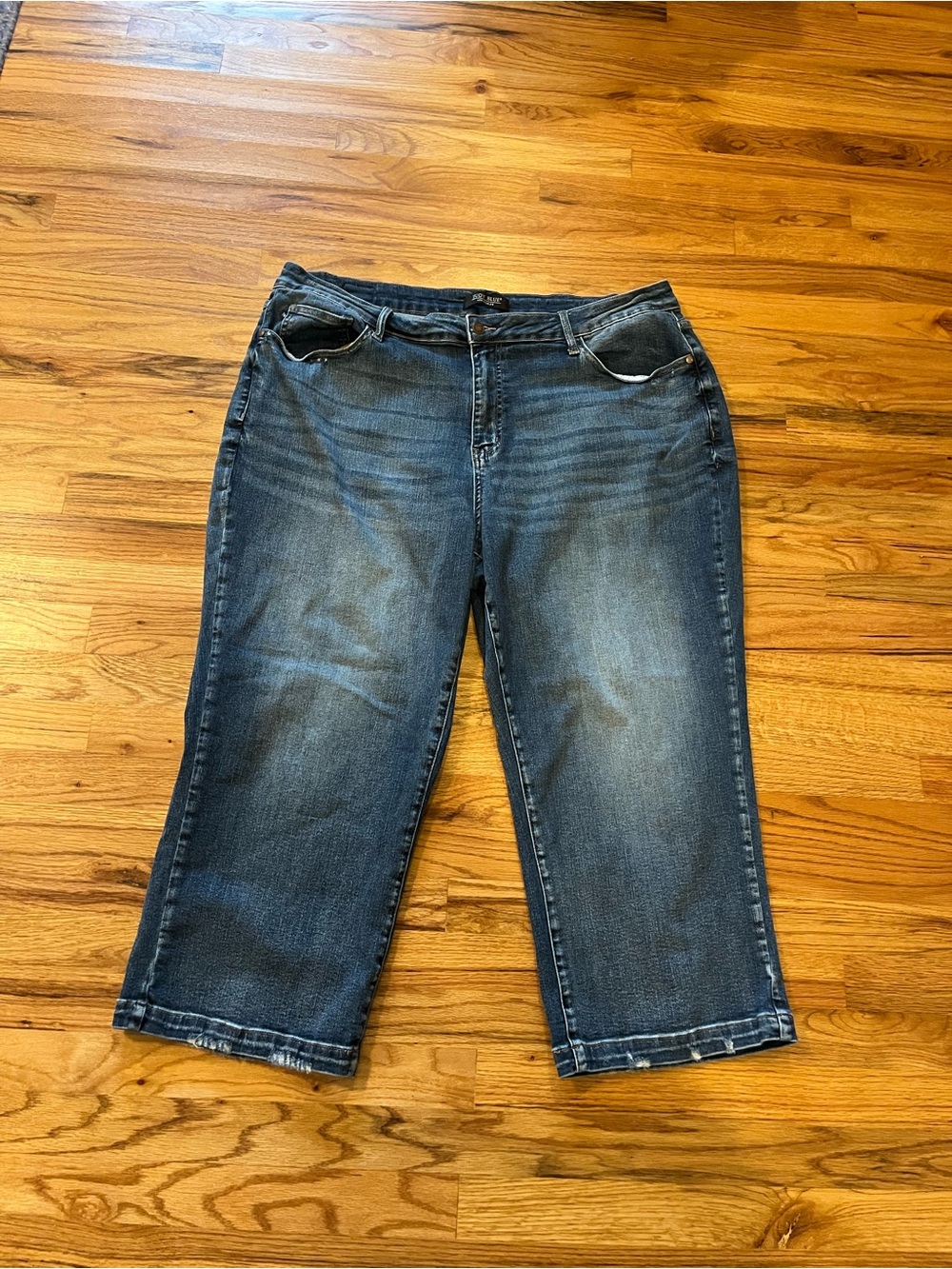 Judy Blue Faded Blue Ankle Crop Jeans
